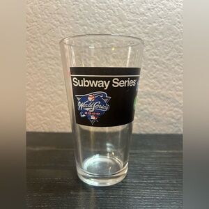 Beer Pint Glass Budweiser  World Series 2000 Subway Series Yankees & Mets